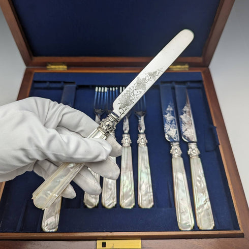 1870 年左右英國古董白色珍珠貝柄甜品餐具 8 對套裝木盒裝